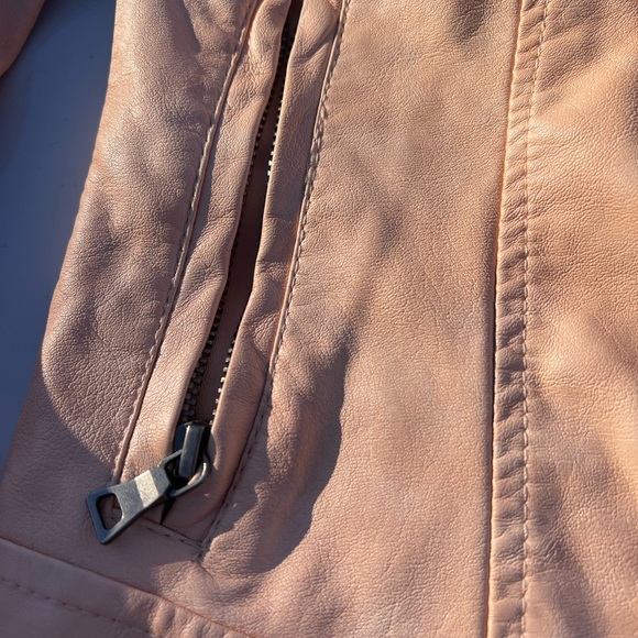 Wet Seal Pale Peach Faux Leather Biker Jacket Size Medium - Picture 2 of 4